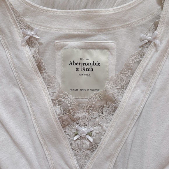 Abercrombie and Fitch Babydoll LongSleeve - Picture 3 of 6